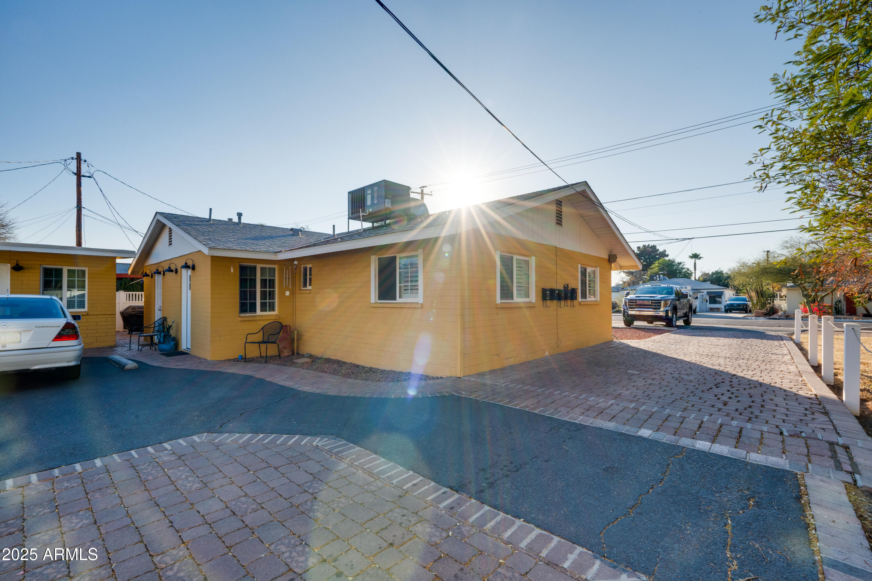 1219 S Farmer Avenue
