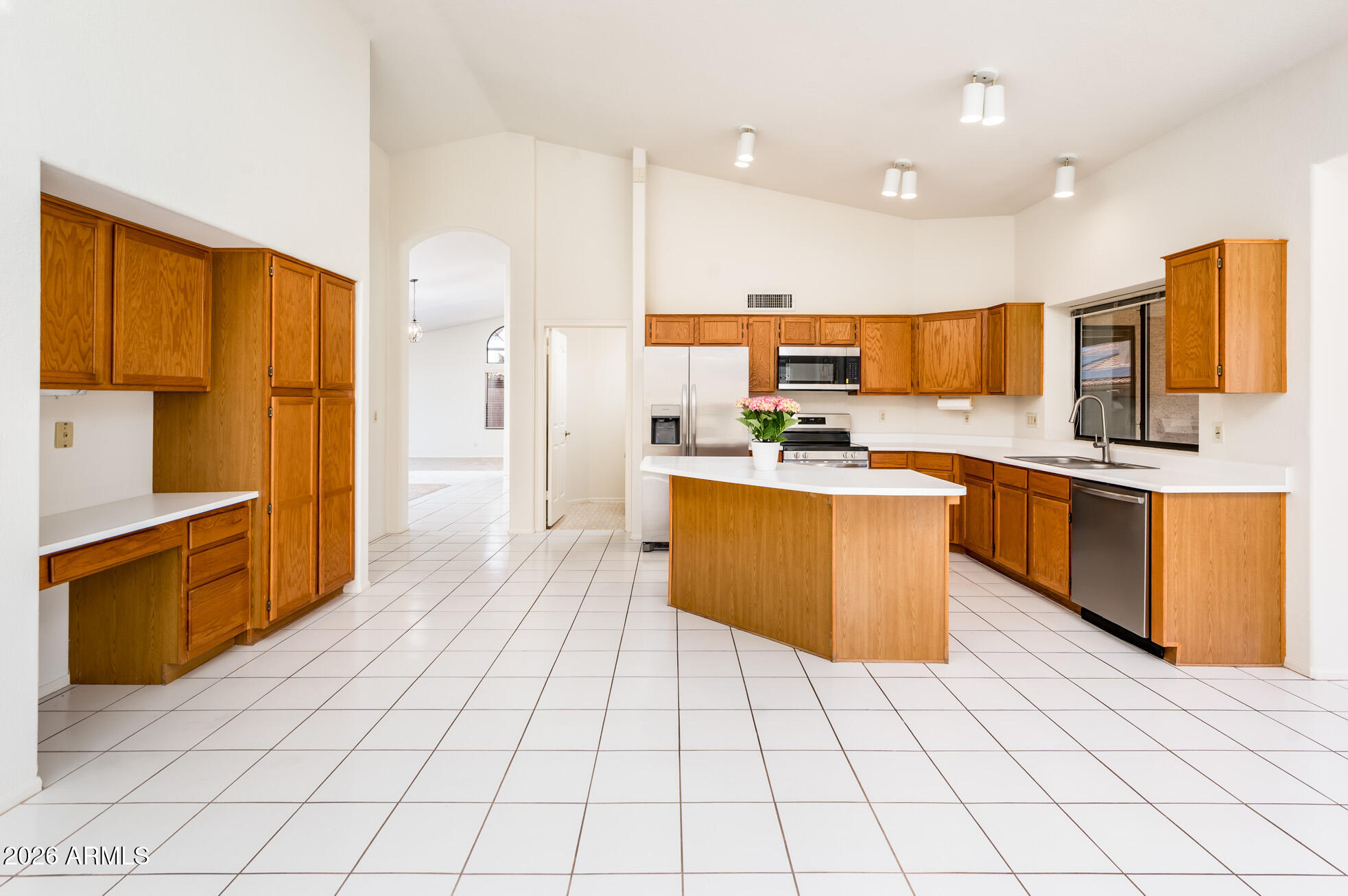 231 N COTTONWOOD Drive