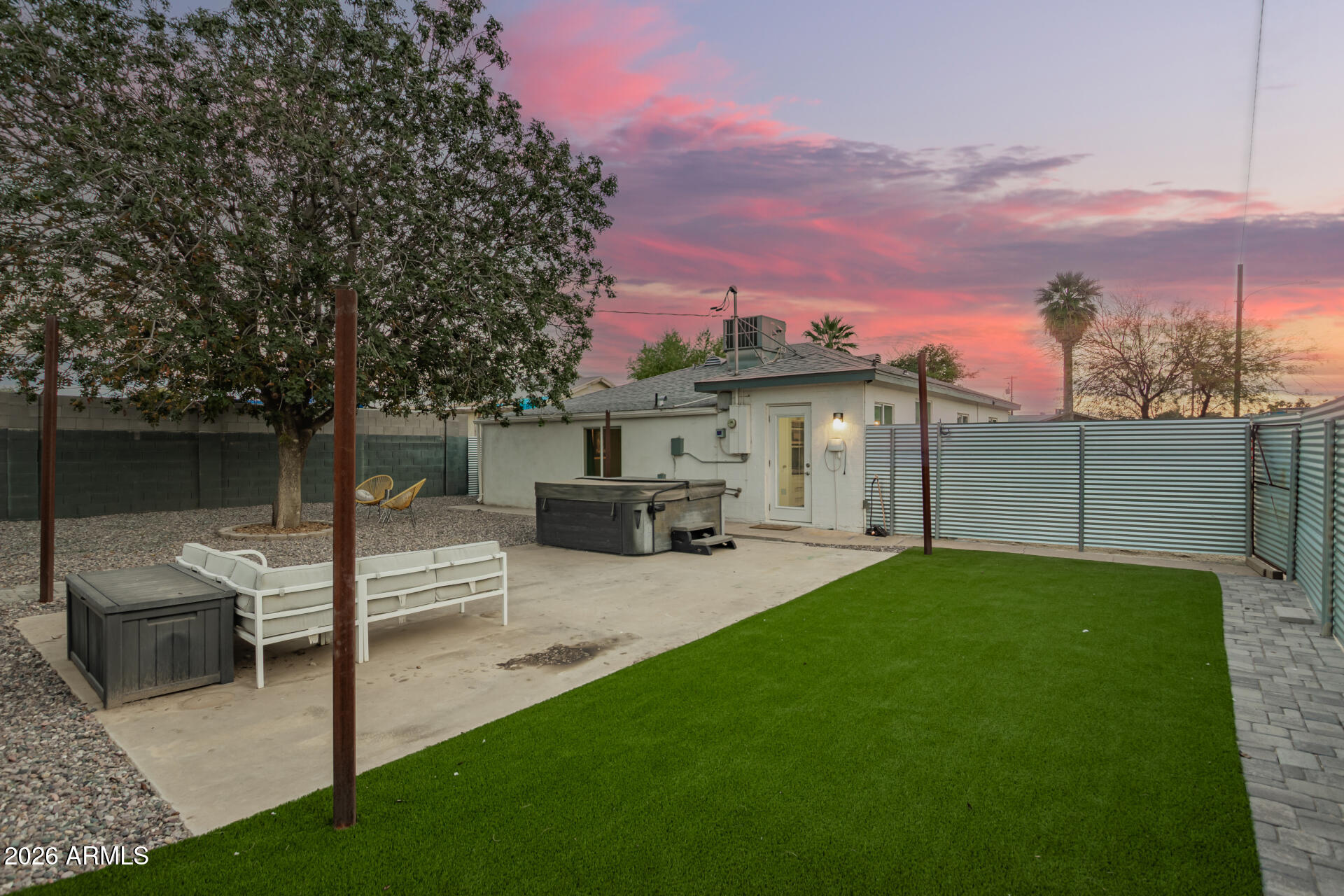 1328 E WELDON Avenue