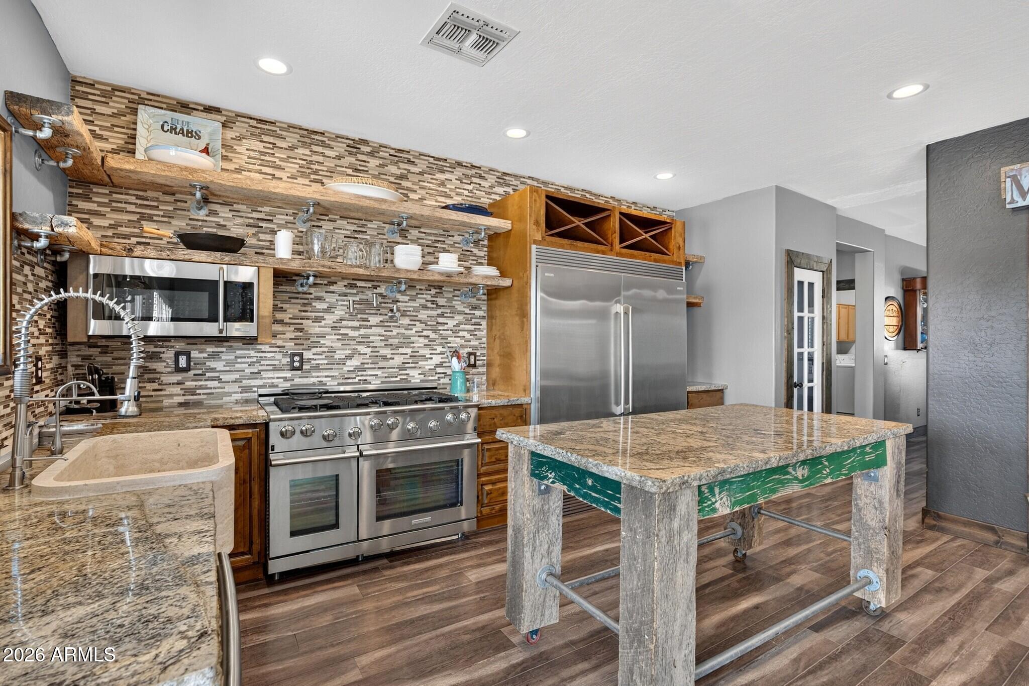 275 E DESERT HOLLY Drive