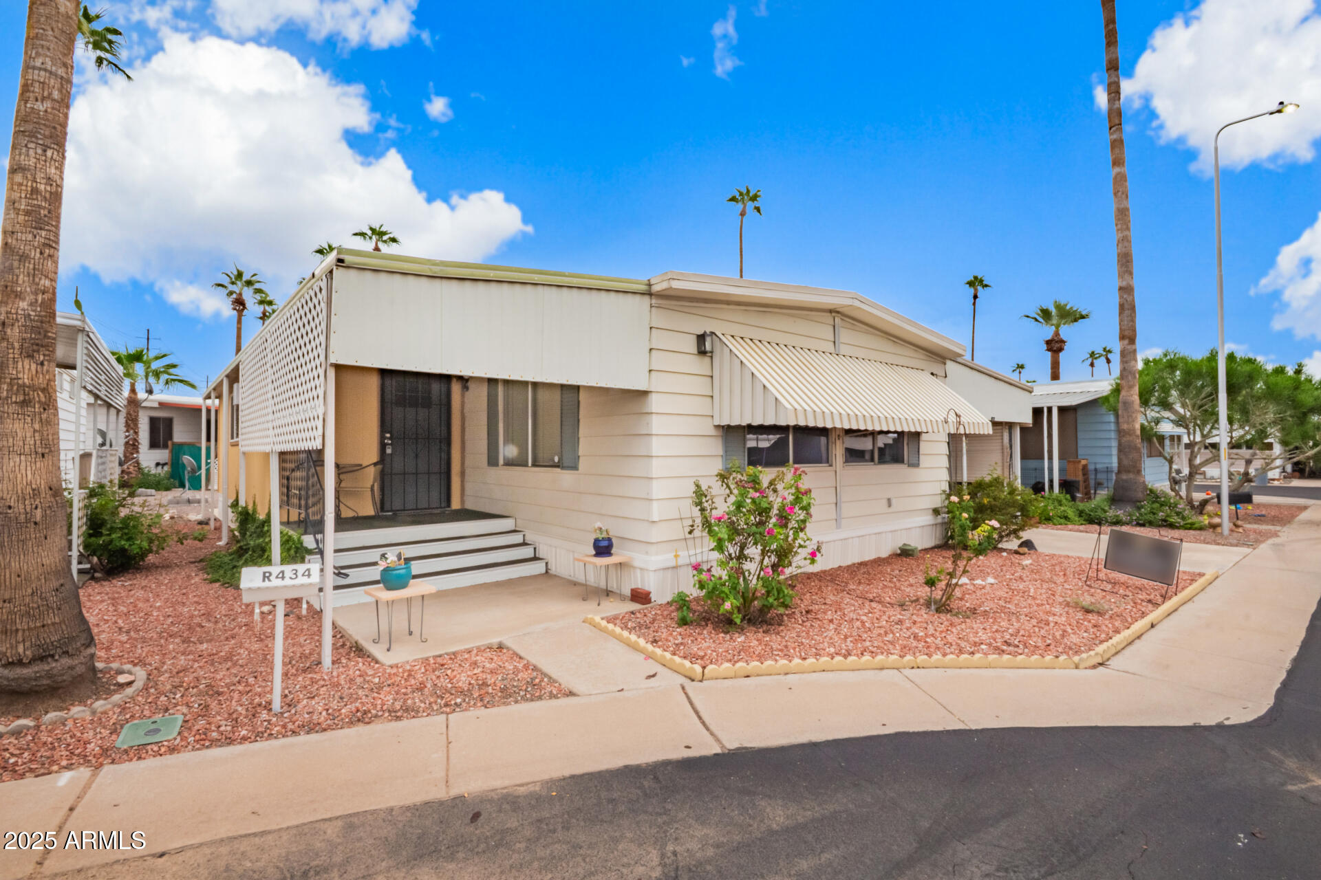 2050 W DUNLAP Avenue R434