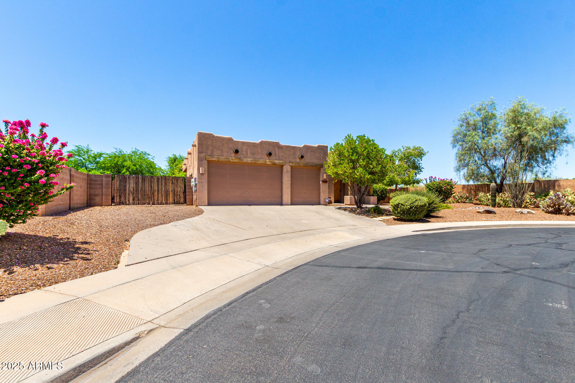 1428 N LEANDRO Circle
