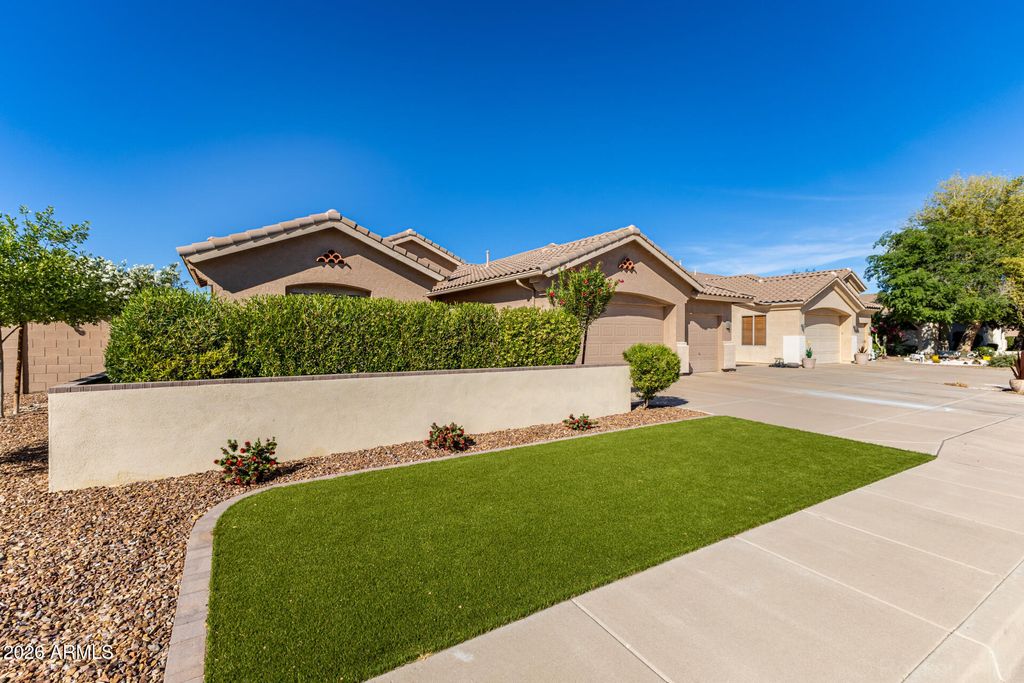 Photo of 2060 E Flintlock Way, Chandler, AZ 85286 (MLS # 7000018)