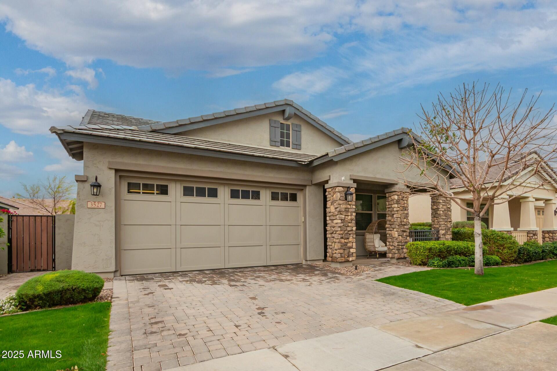 3527 E ARABIAN Drive