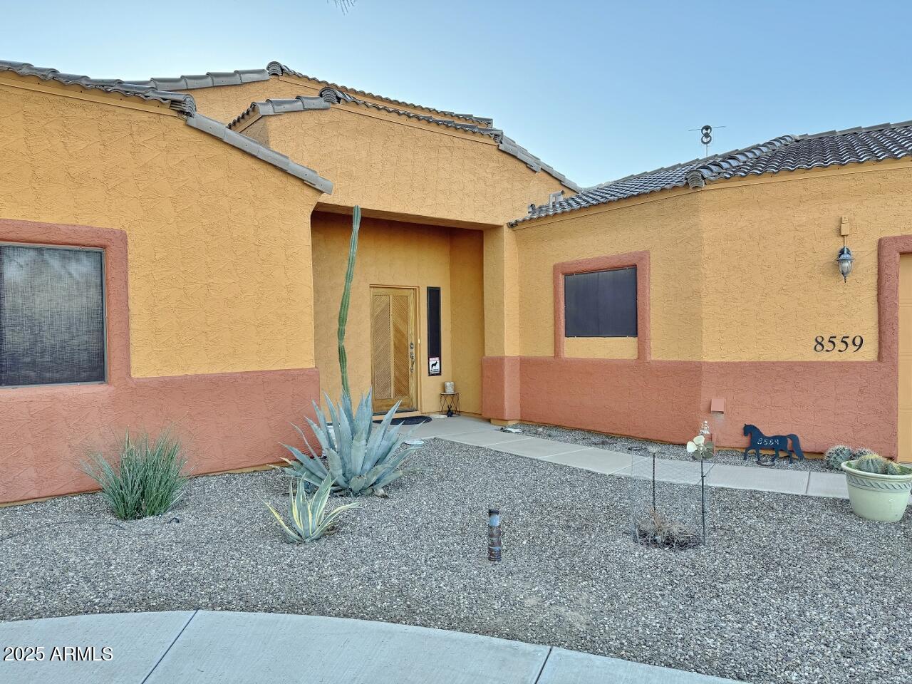 8559 W CANTERBURY Lane