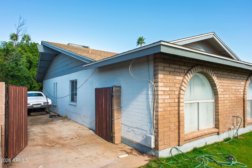 Photo of 1750 W Kiowa Avenue, Mesa, AZ 85202 (MLS # 6973614)