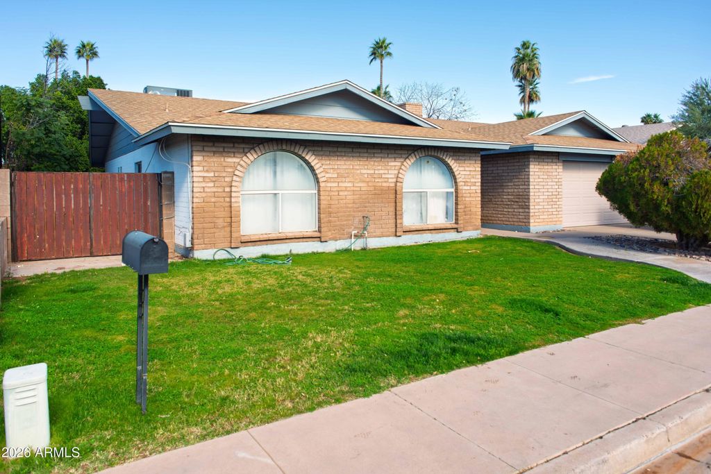Photo of 1750 W Kiowa Avenue, Mesa, AZ 85202 (MLS # 6973614)