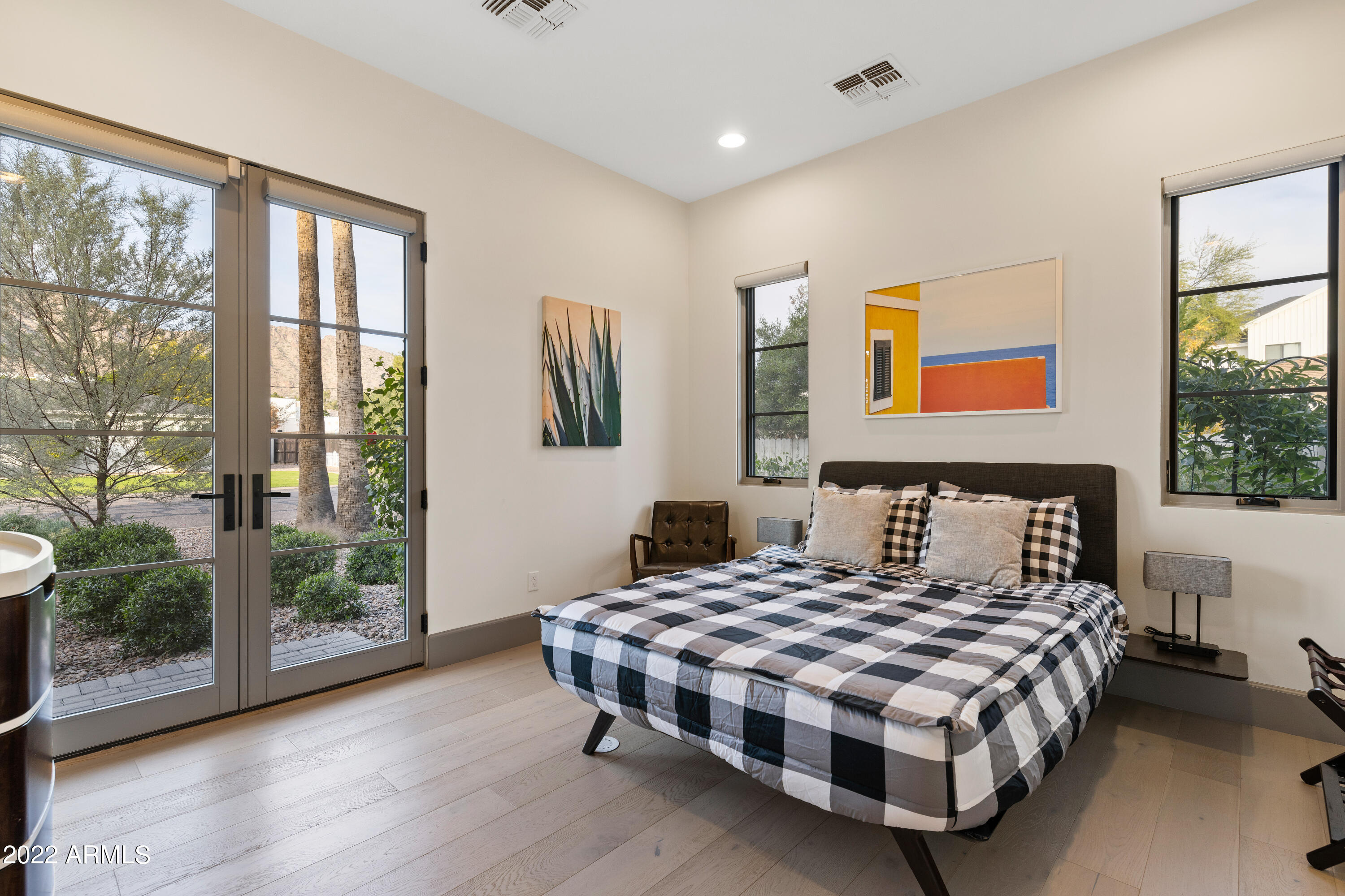 ARGYLE CIRCLE - Residential