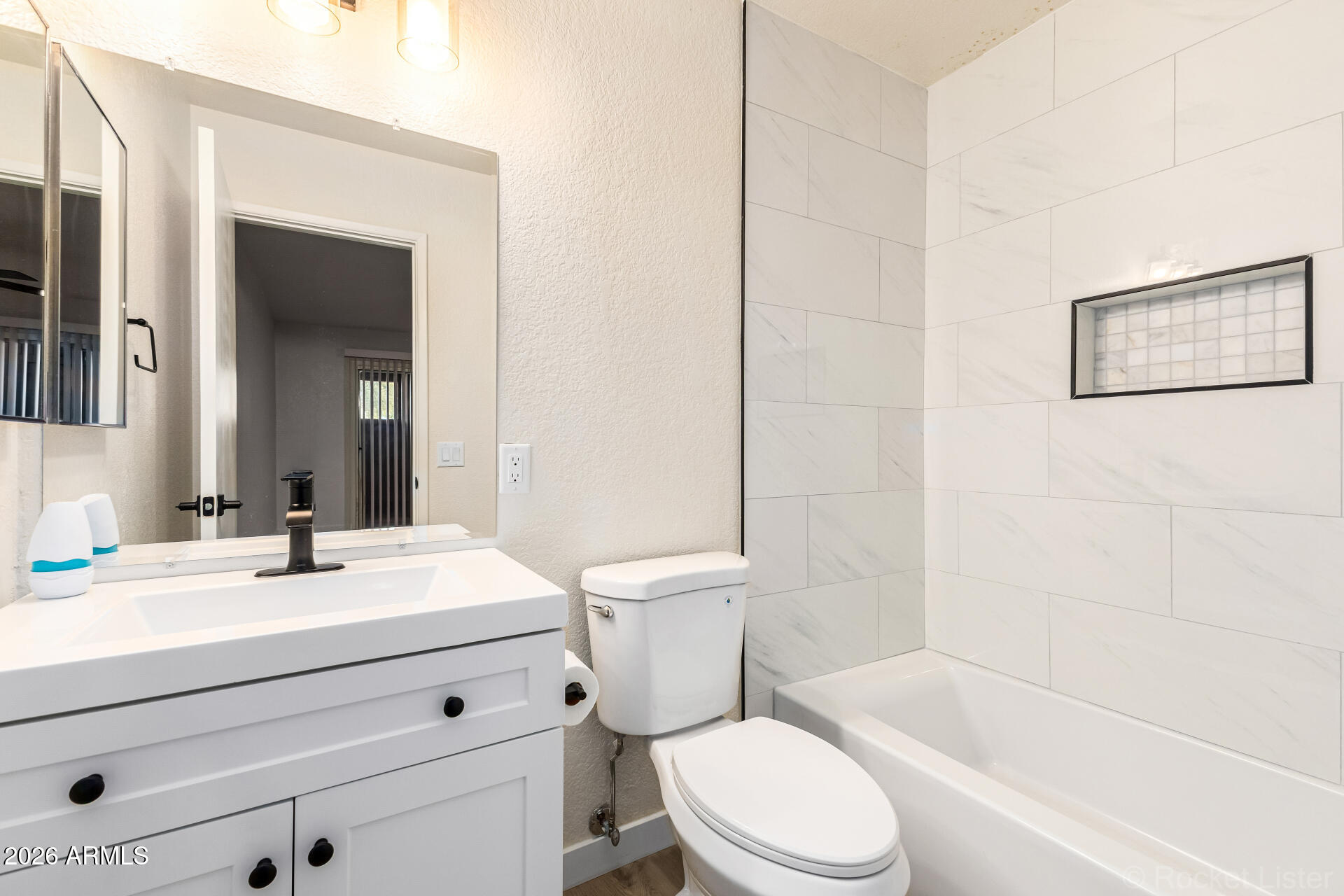 522 W BLACKHAWK Drive 3