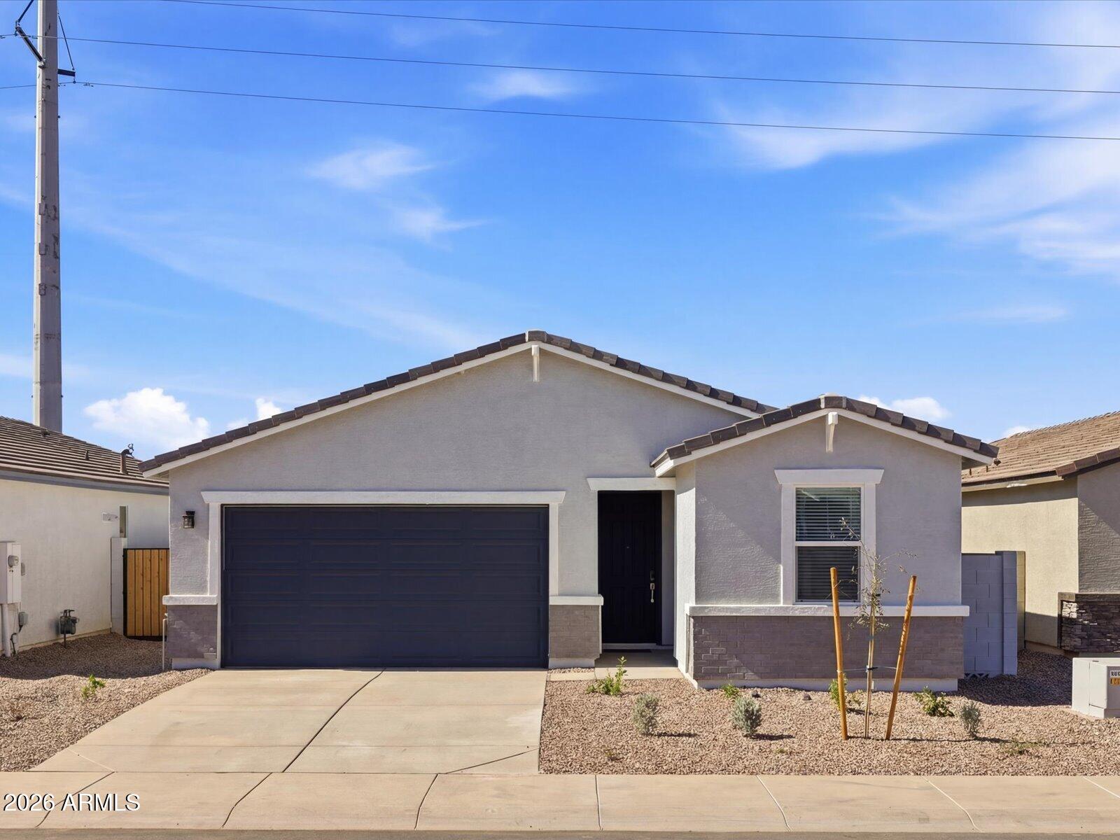 32984 N Vineyard Avenue