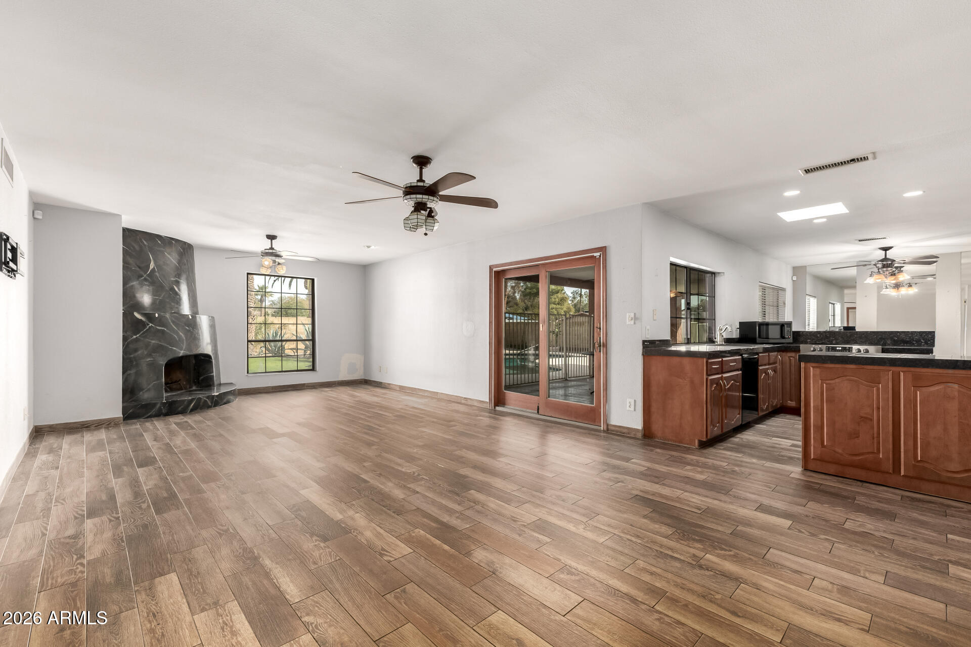 612 W GLENEAGLES Drive