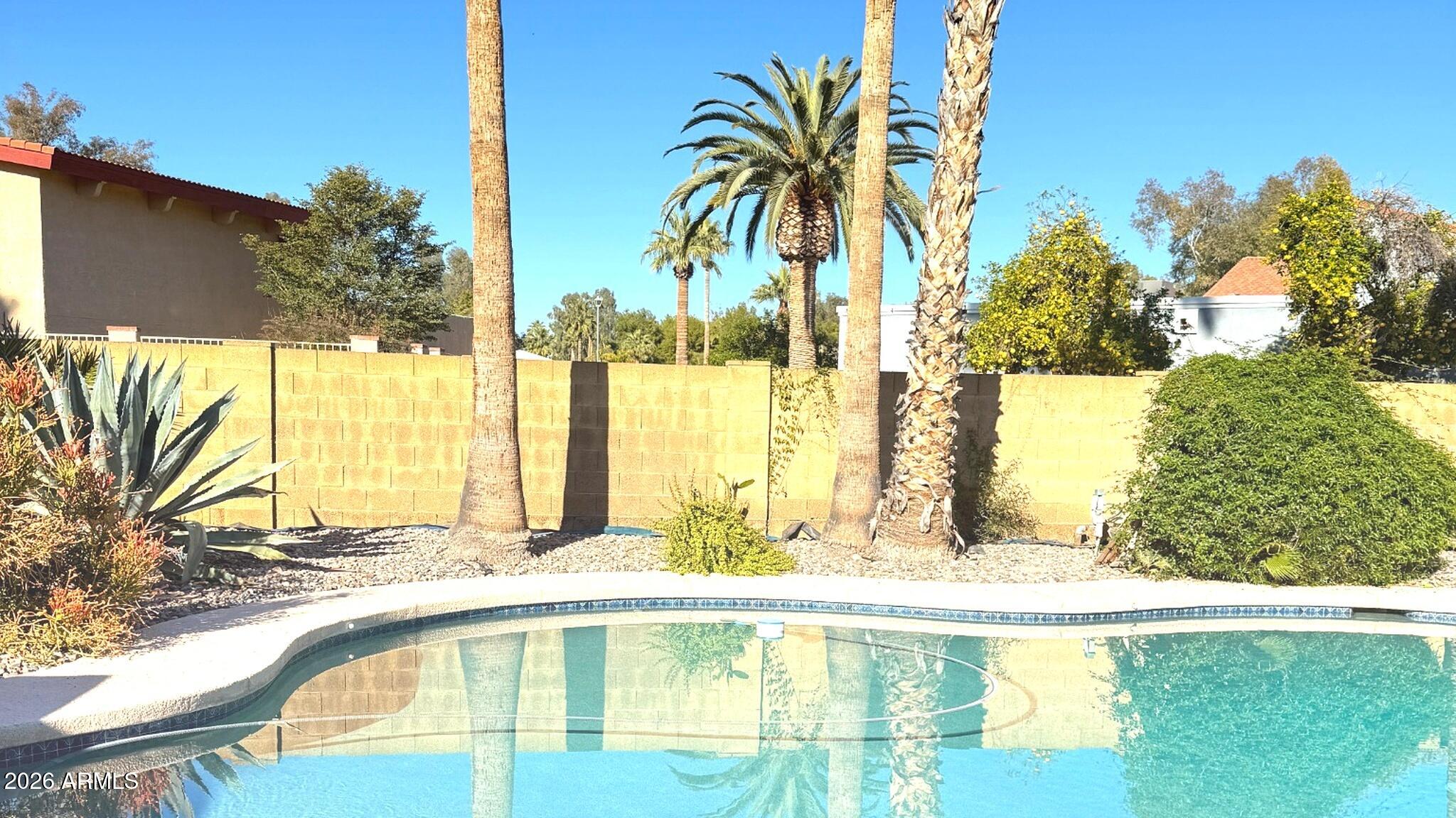 612 W GLENEAGLES Drive