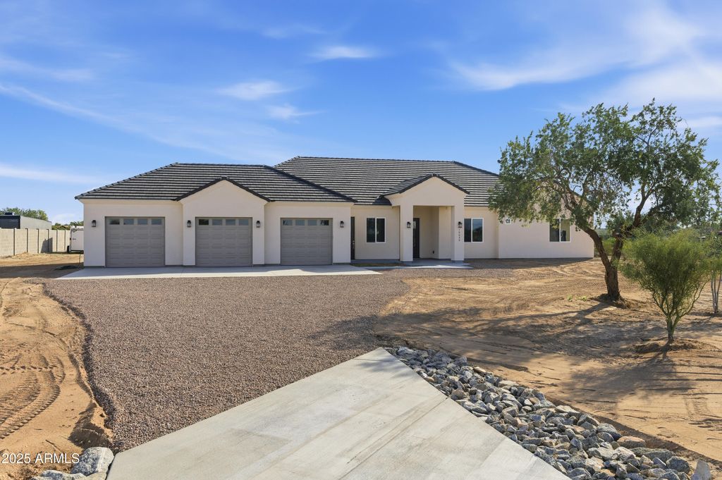 Photo of 10039 N Burris Road, Casa Grande, AZ 85122 (MLS # 6949169)