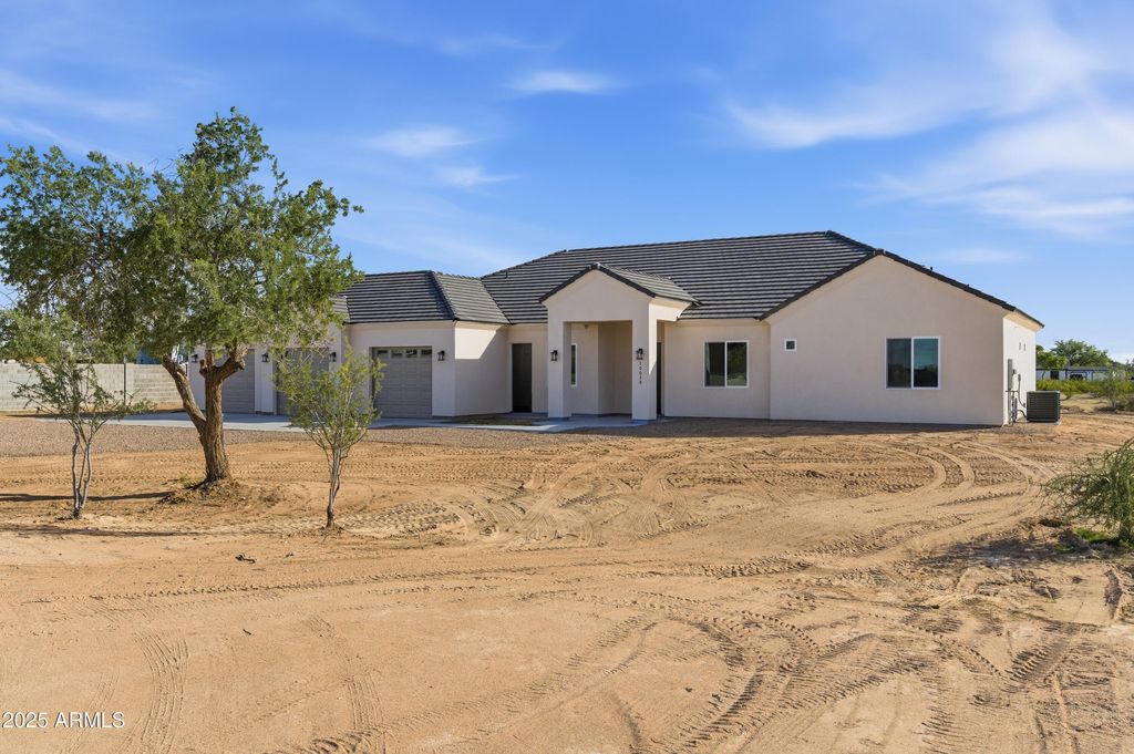 Photo of 10039 N Burris Road, Casa Grande, AZ 85122 (MLS # 6949169)
