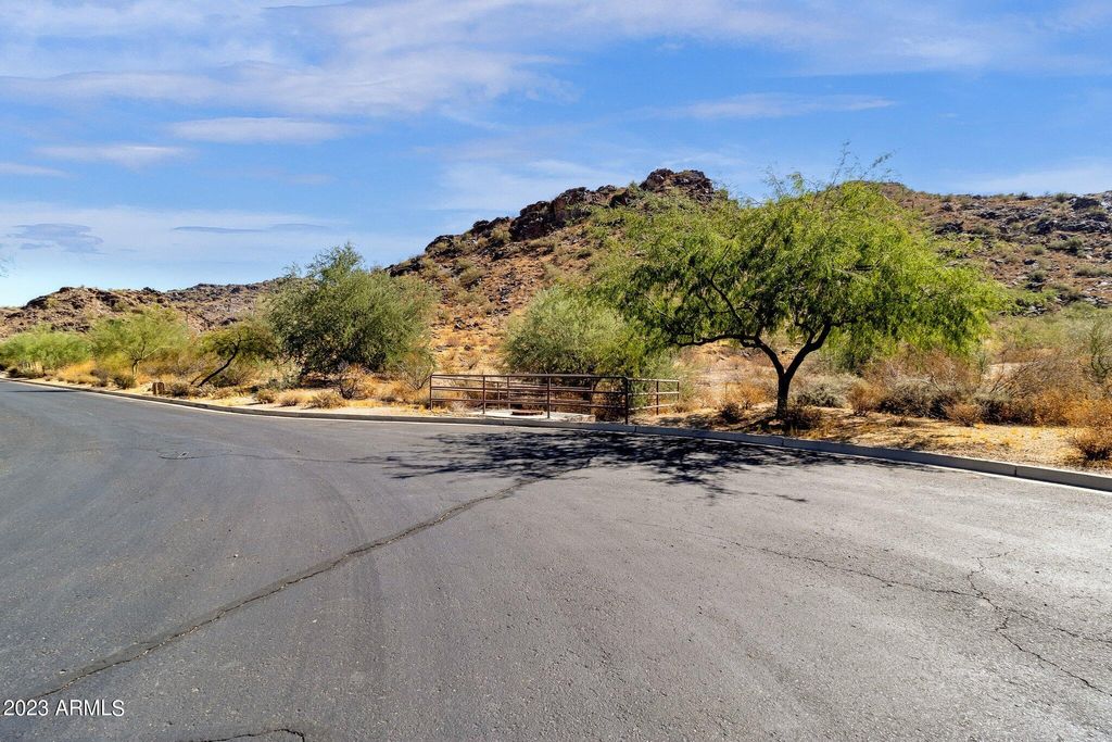 Photo of 2105 E Beth Drive #9, Phoenix, AZ 85042 (MLS # 6616638)