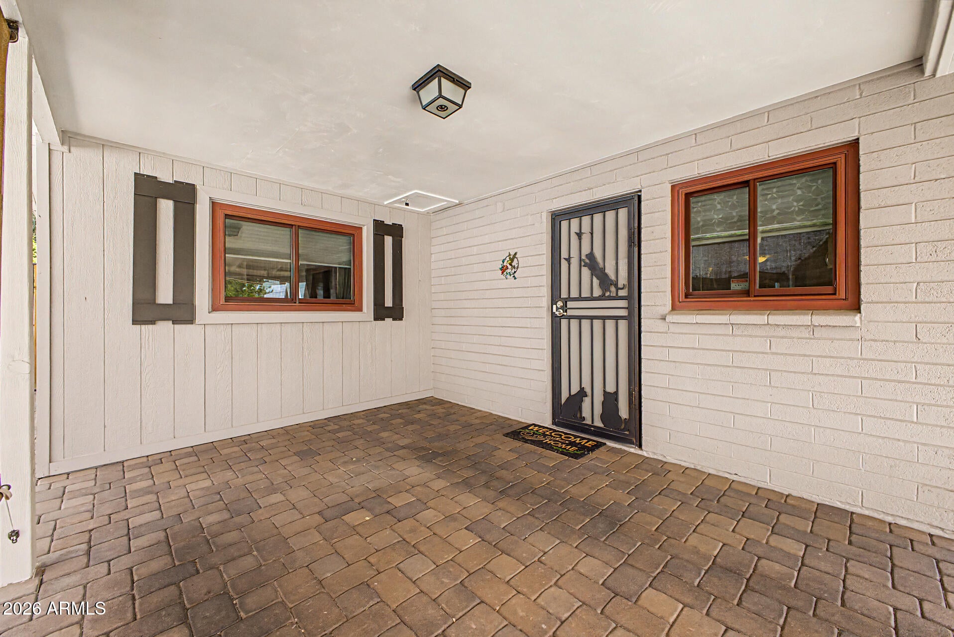 526 W TOWNLEY Avenue