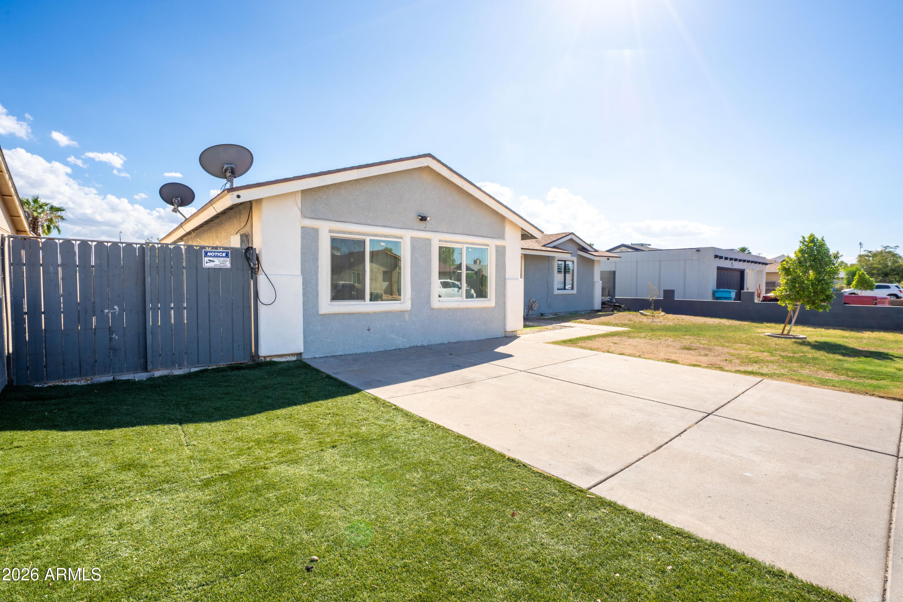7139 W EARLL Drive