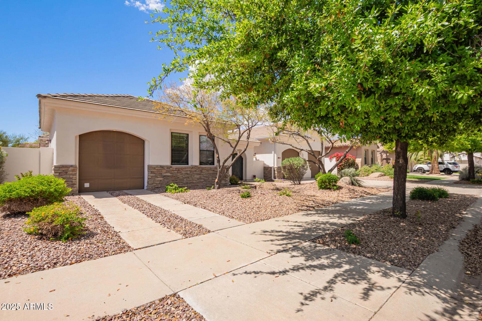 815 W JUNIPER Lane