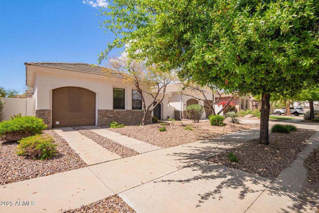 Photo of 815 W Juniper Lane, Litchfield Park, AZ 85340 (MLS # 6847858)