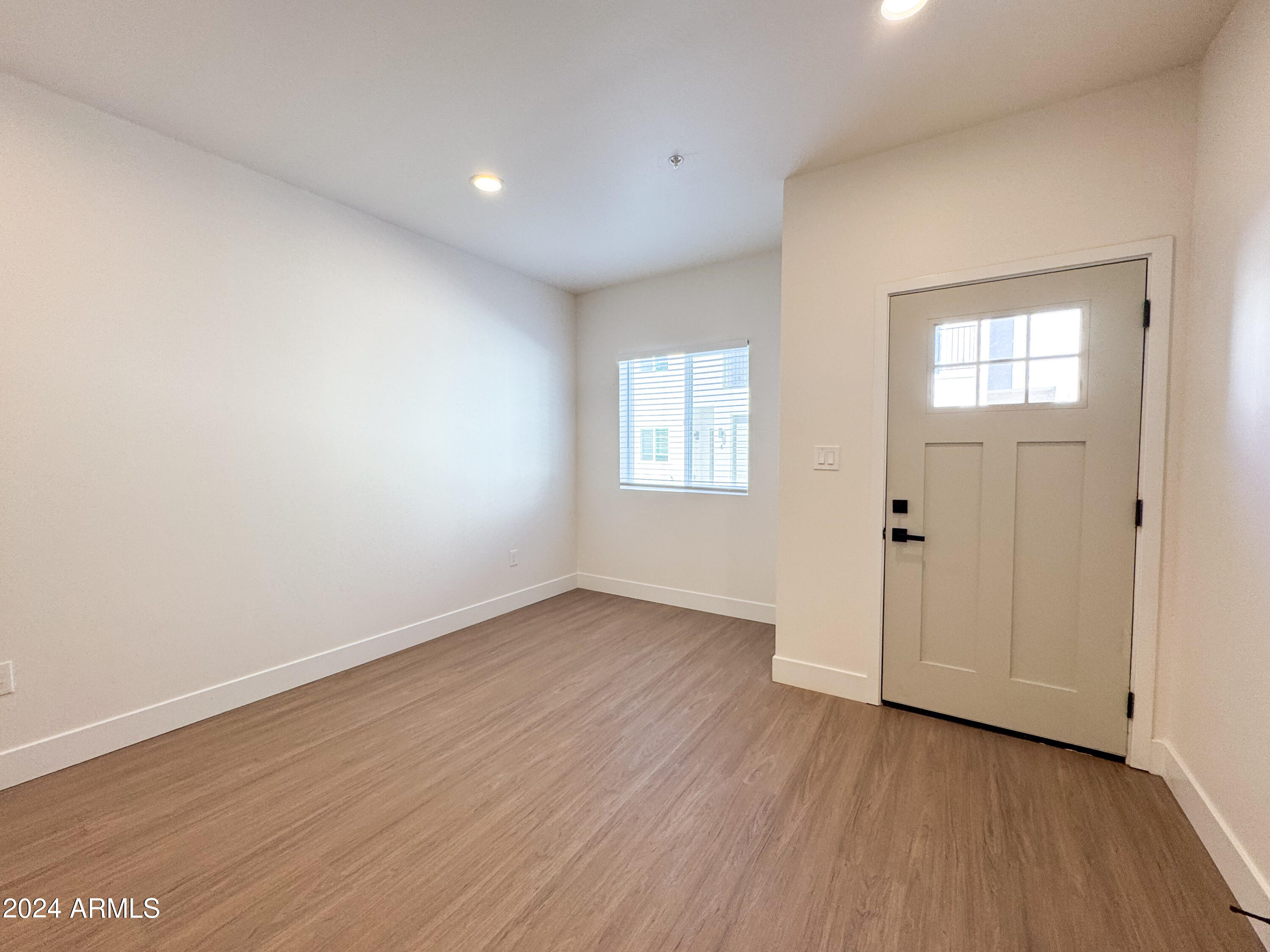 165 Sugarloaf Street 8