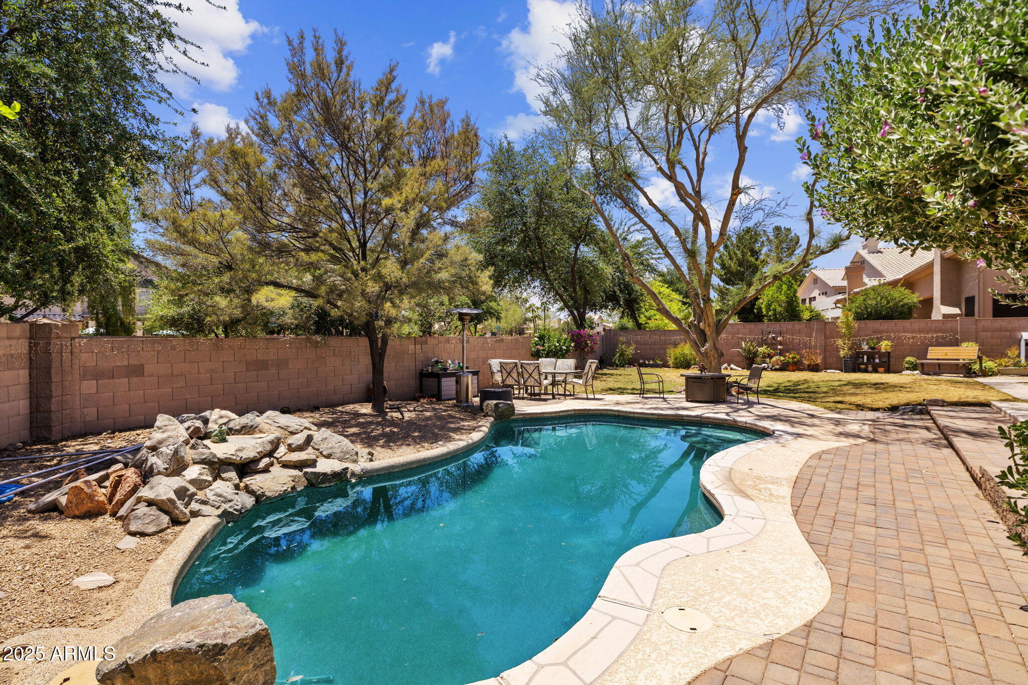 1943 E DRAKE Drive