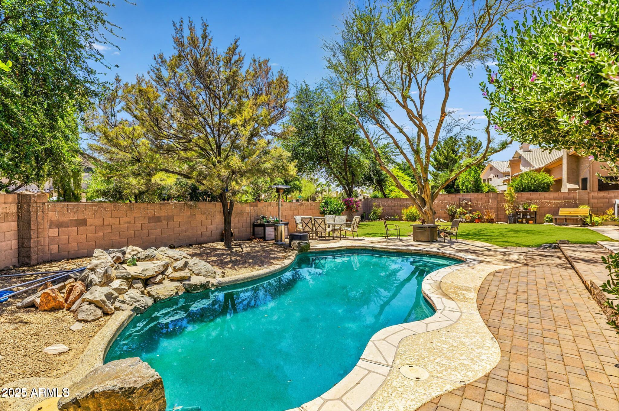 1943 E DRAKE Drive