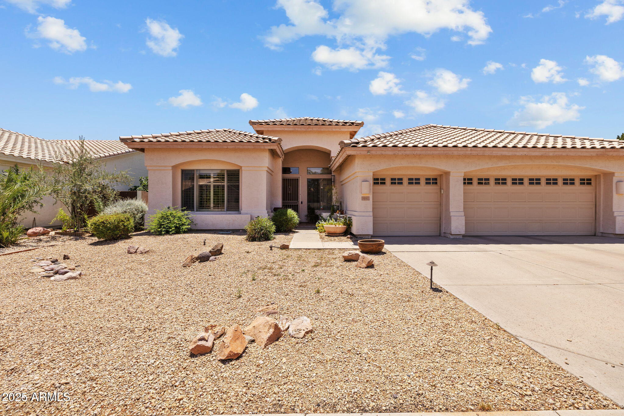 1943 E DRAKE Drive