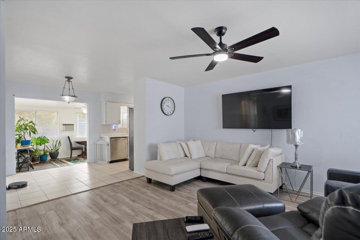 639 N 57TH Place