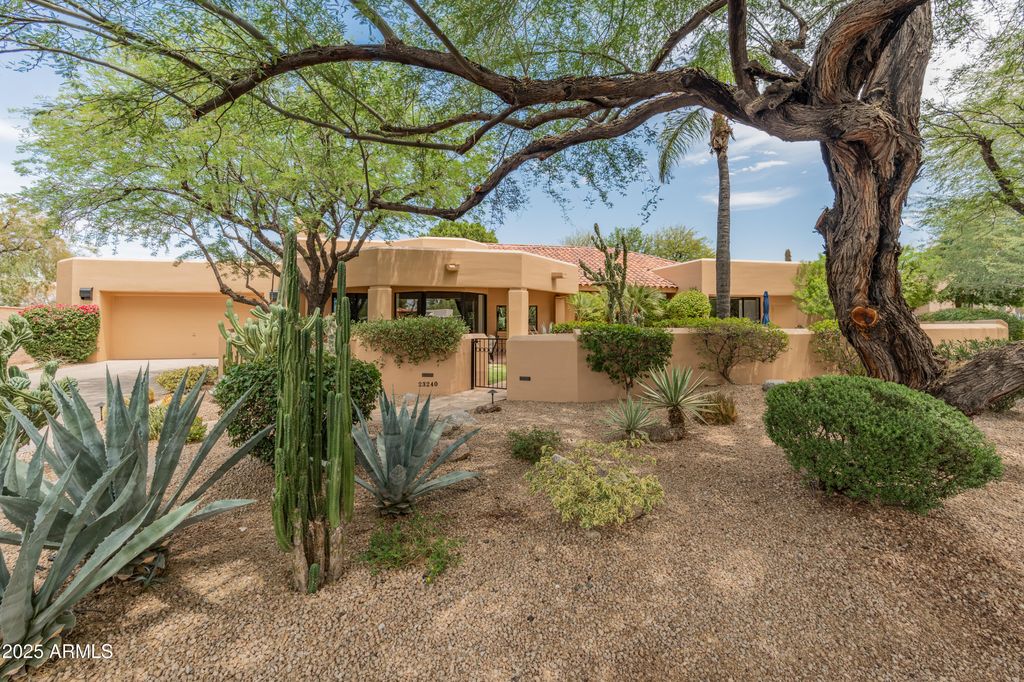Photo of 23240 N Country Club Trail, Scottsdale, AZ 85255 (MLS # 6866437)