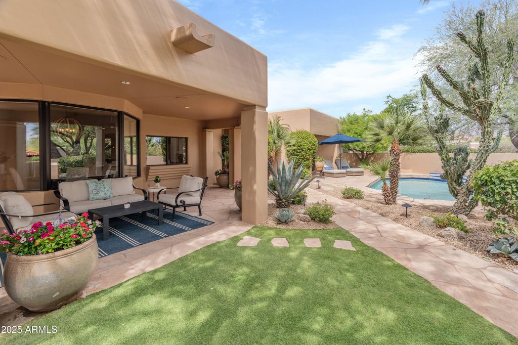Photo of 23240 N Country Club Trail, Scottsdale, AZ 85255 (MLS # 6866437)