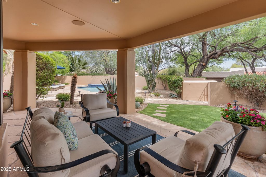 Photo of 23240 N Country Club Trail, Scottsdale, AZ 85255 (MLS # 6866437)
