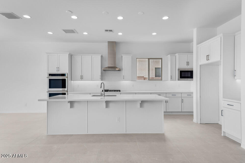 8825 W VERMONT Avenue