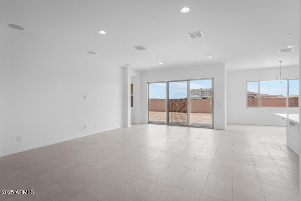 8825 W VERMONT Avenue