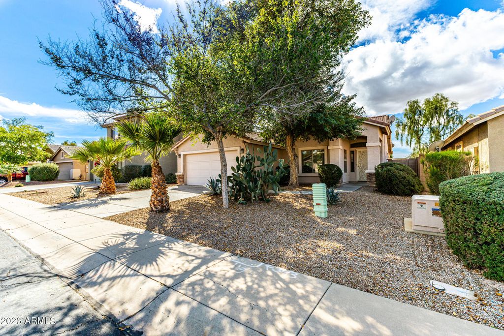 Photo of 43343 W Chisholm Drive, Maricopa, AZ 85138 (MLS # 6986187)
