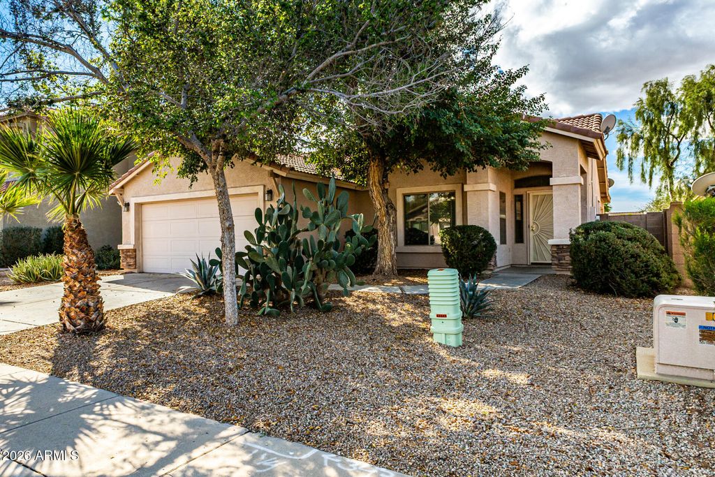 Photo of 43343 W Chisholm Drive, Maricopa, AZ 85138 (MLS # 6986187)