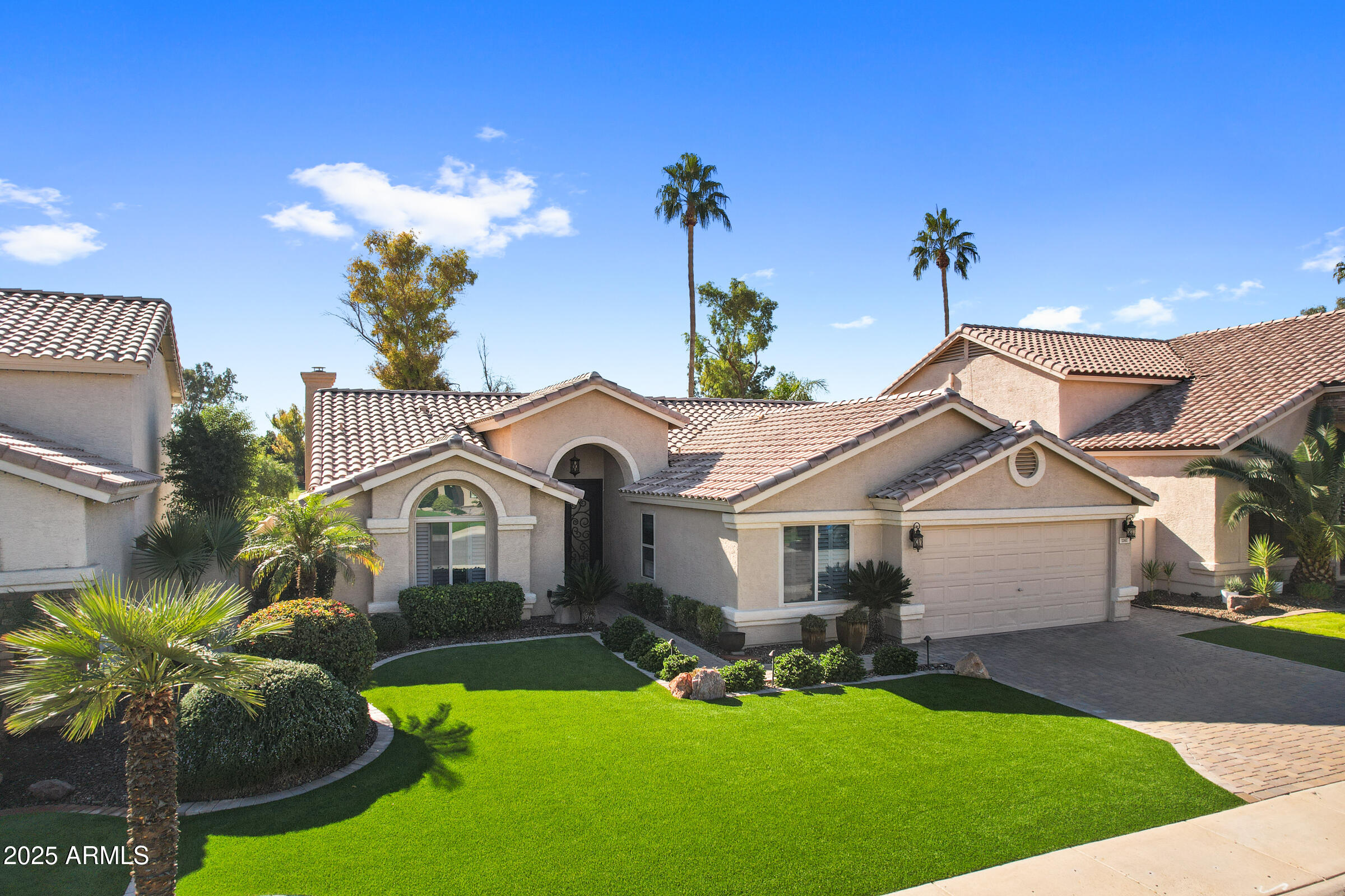 1161 W HONEYSUCKLE Lane