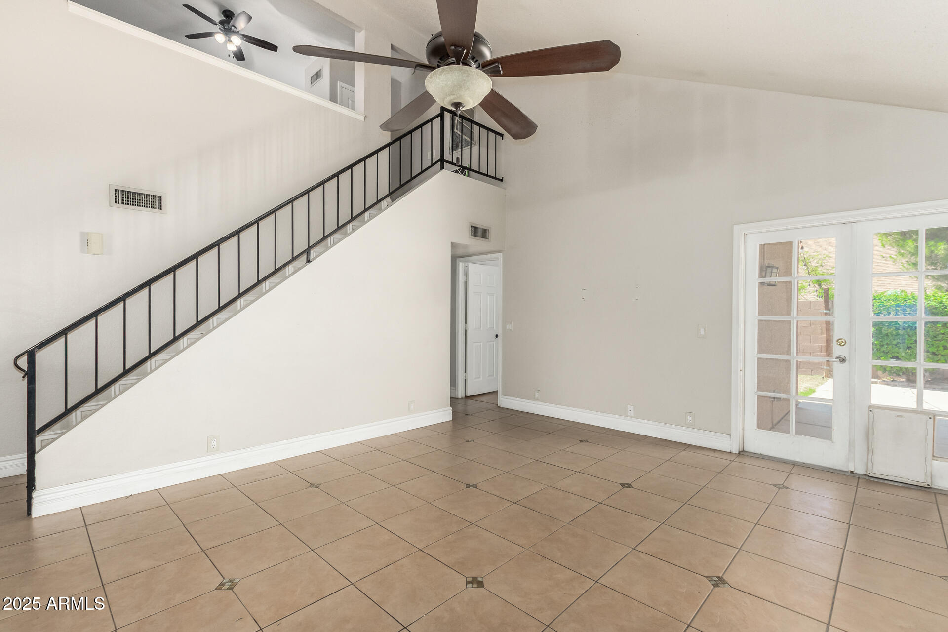 1518 E ROCKWOOD Drive