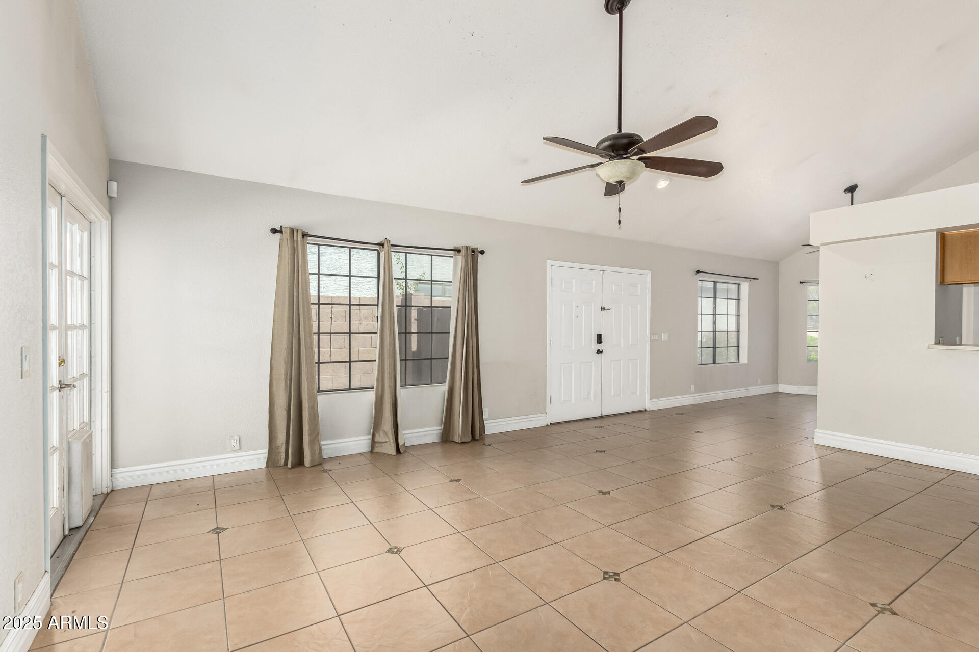 1518 E ROCKWOOD Drive