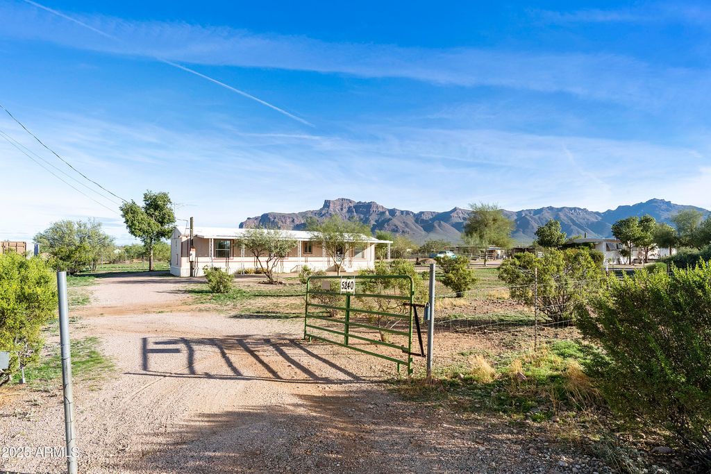 Photo of 5240 E 32nd Avenue, Apache Junction, AZ 85119 (MLS # 6948960)