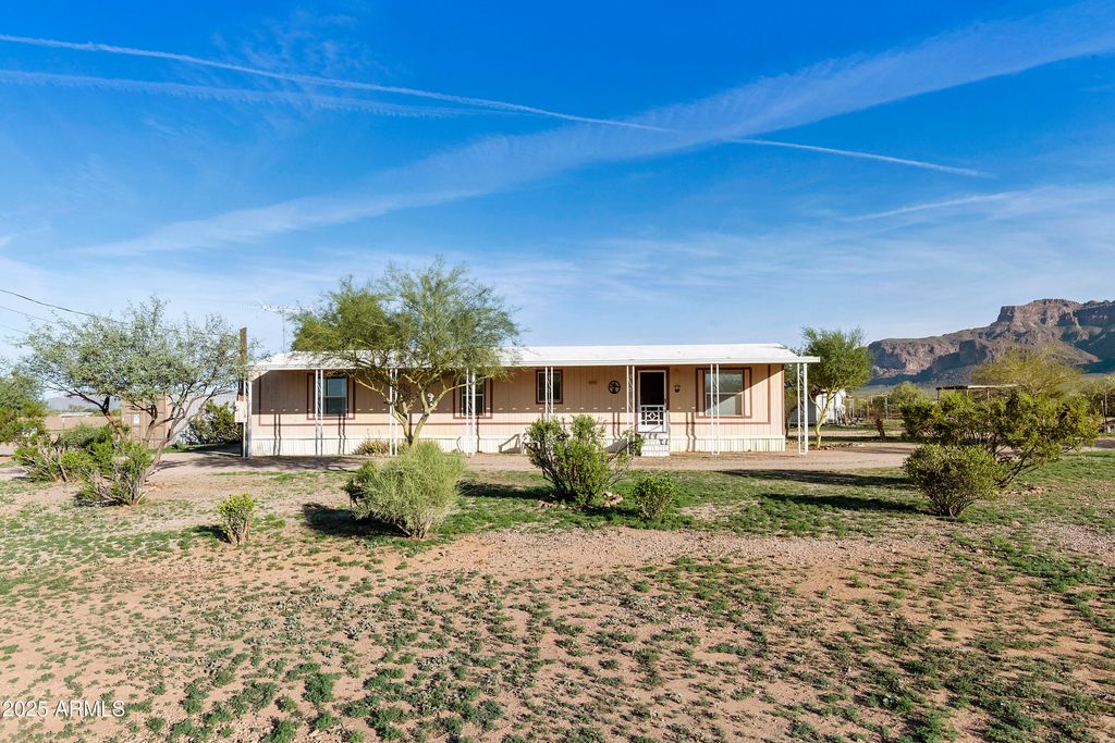 Photo of 5240 E 32nd Avenue, Apache Junction, AZ 85119 (MLS # 6948960)