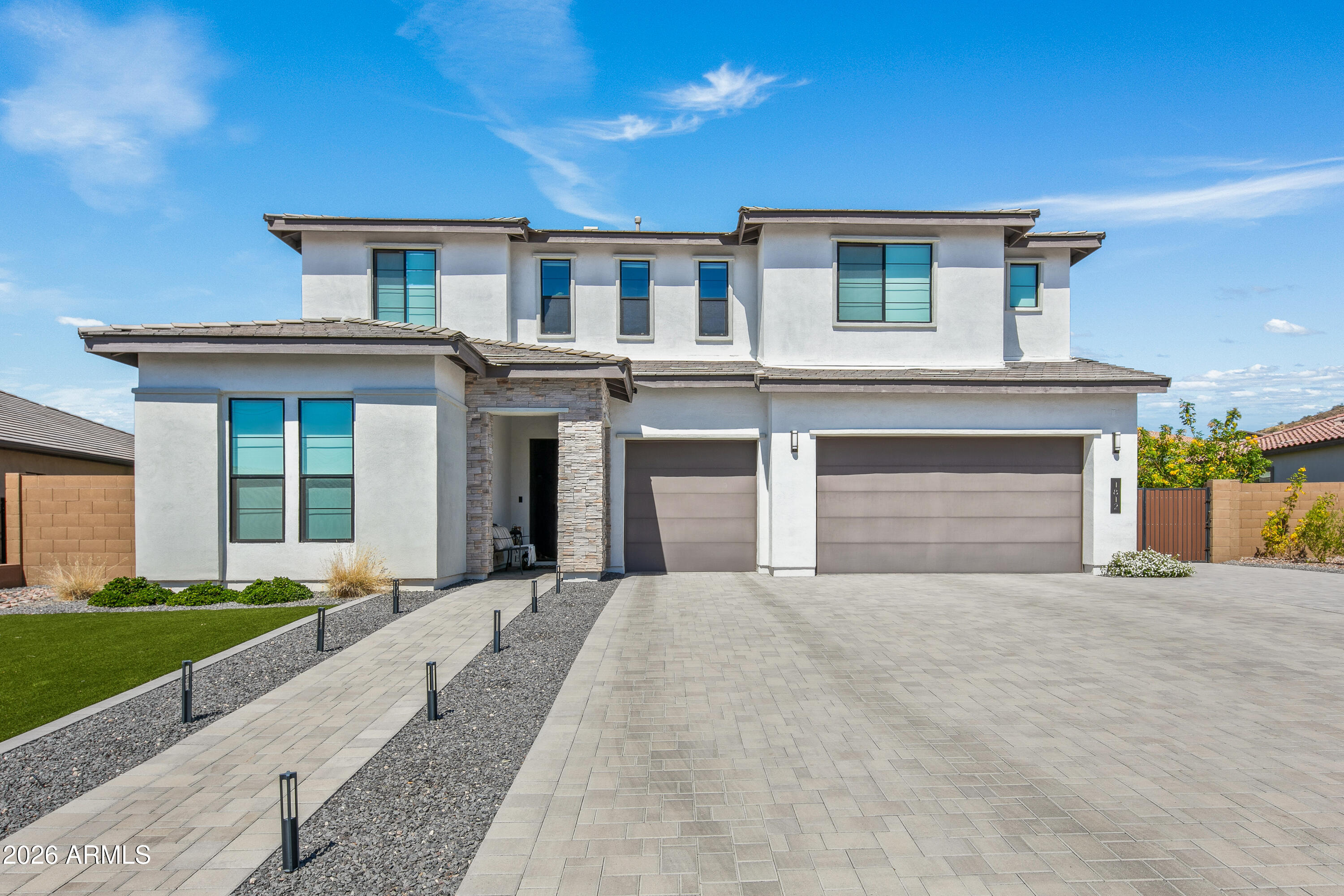 1812 E FALLEN LEAF Lane