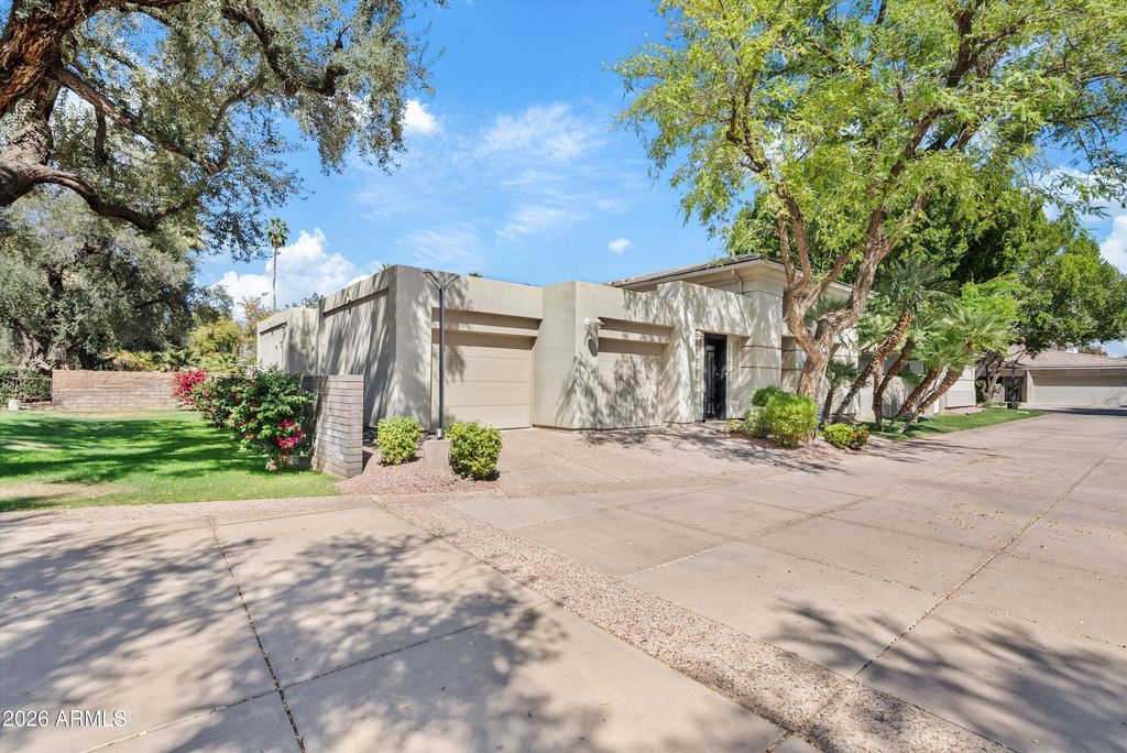 Photo of 6853 N Central Avenue, Phoenix, AZ 85012 (MLS # 7001562)
