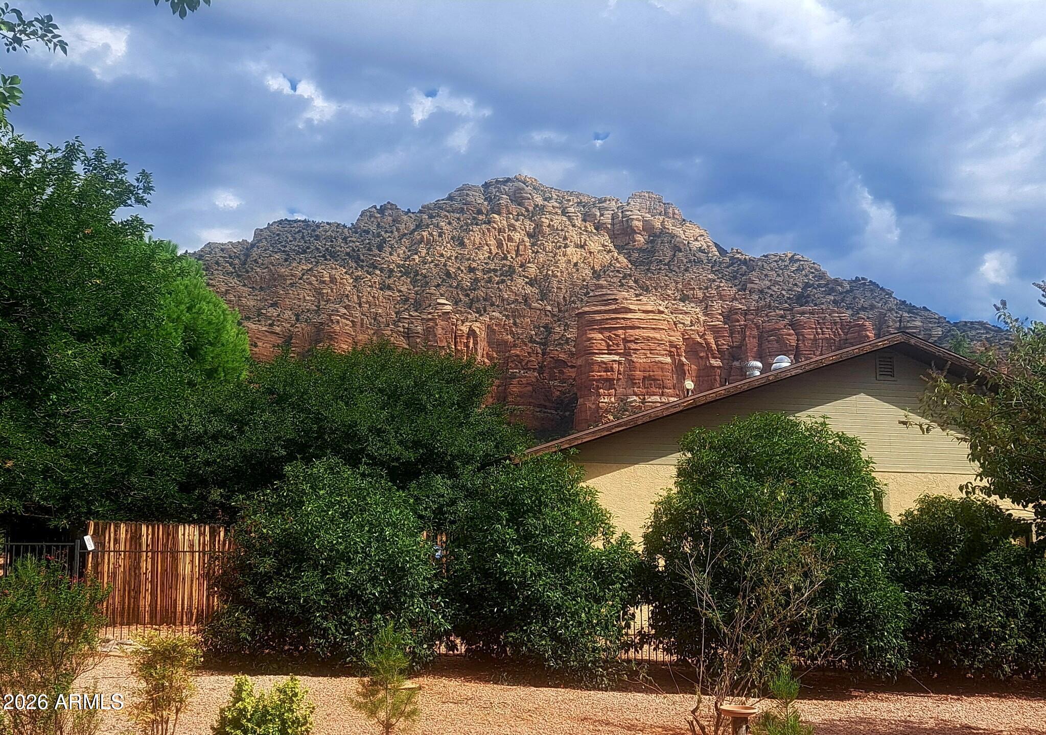 325 RAINTREE Road