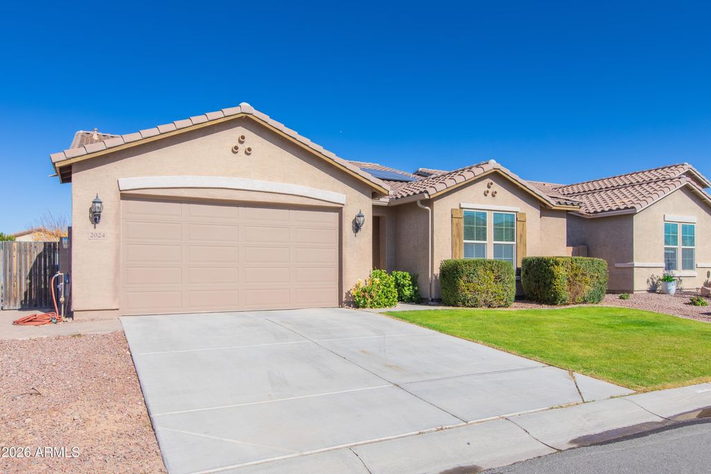 Photo of 2024 W Rains Way, San Tan Valley, AZ 85144 (MLS # 6973603)