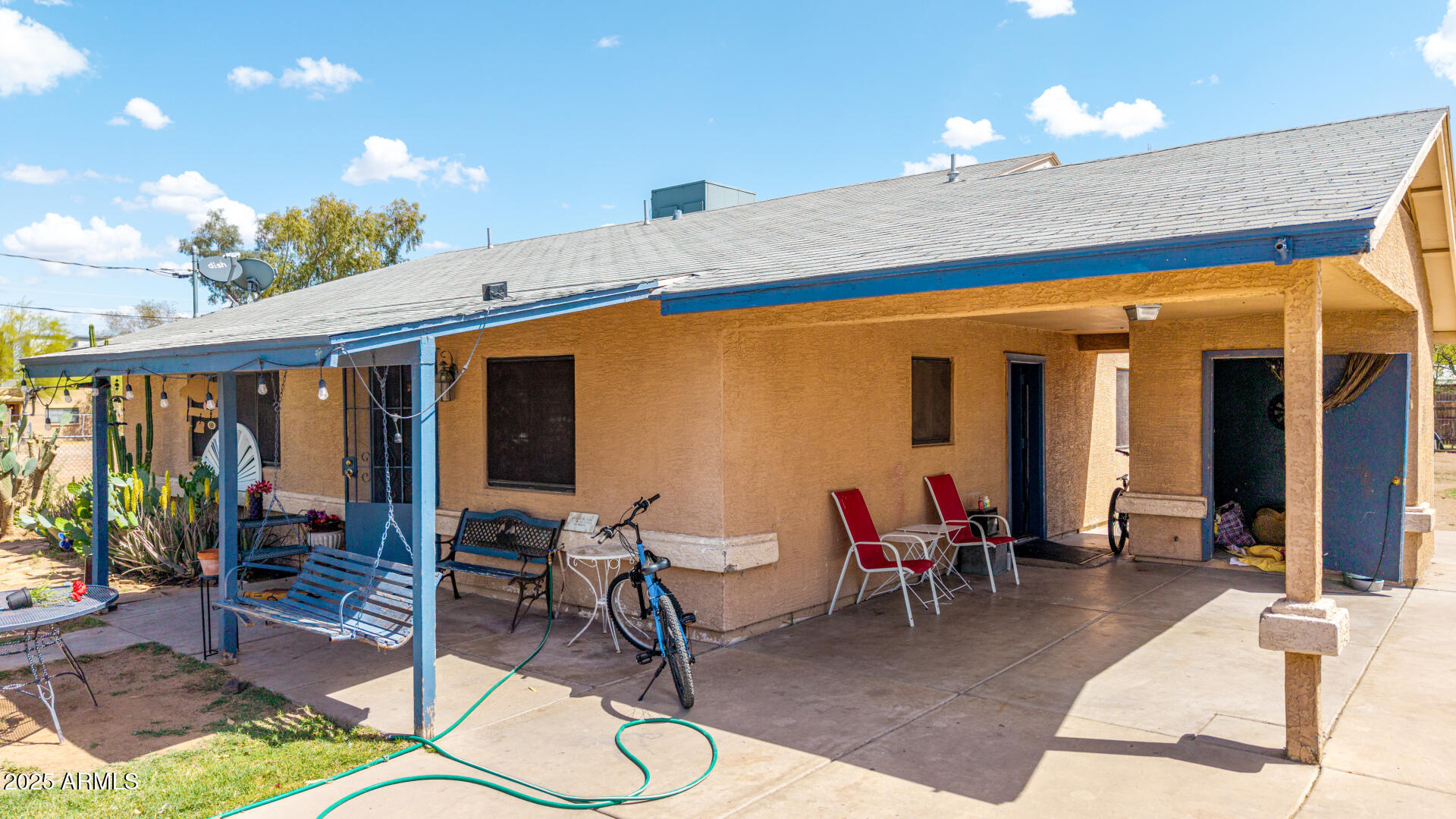 219 S ROOSEVELT Street '-'