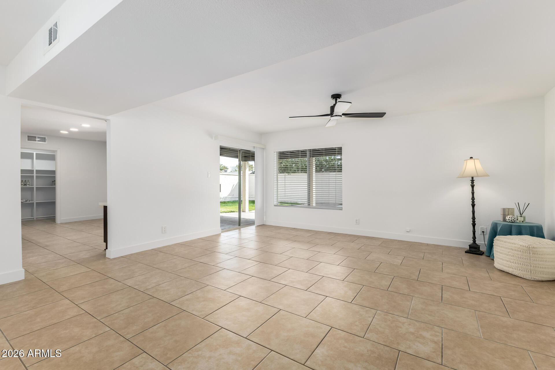 823 W ISABELLA Avenue