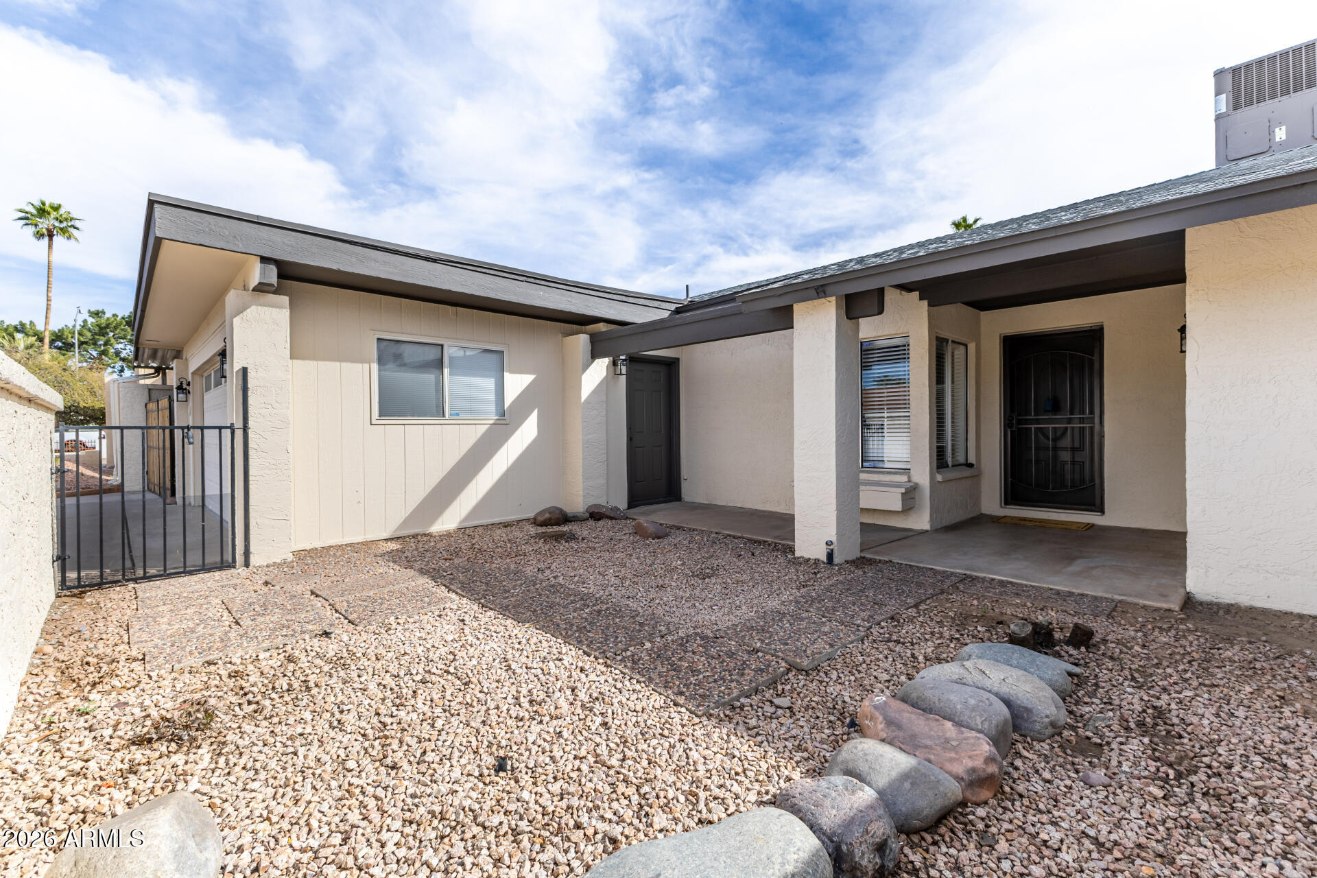 823 W ISABELLA Avenue