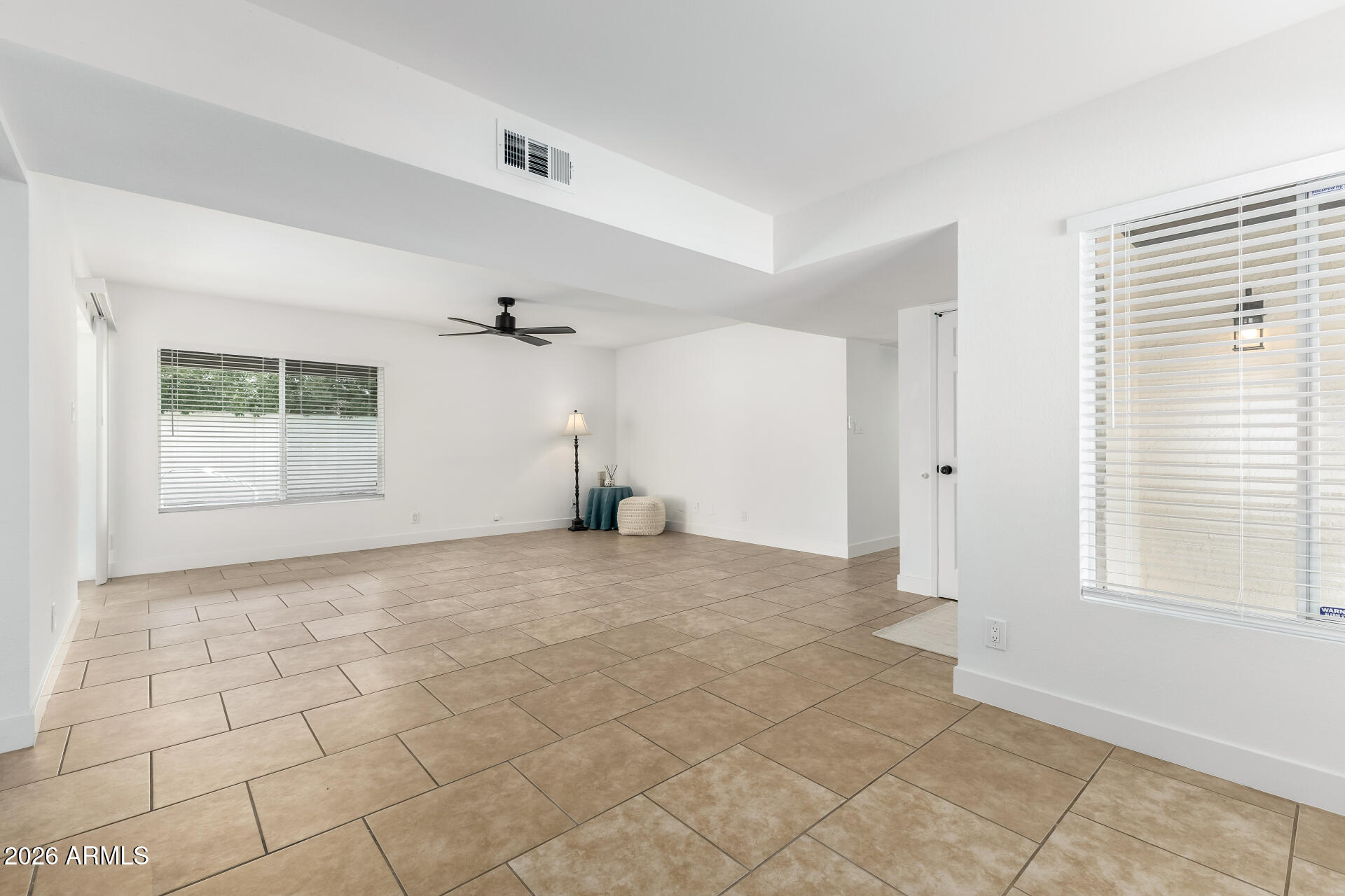 823 W ISABELLA Avenue