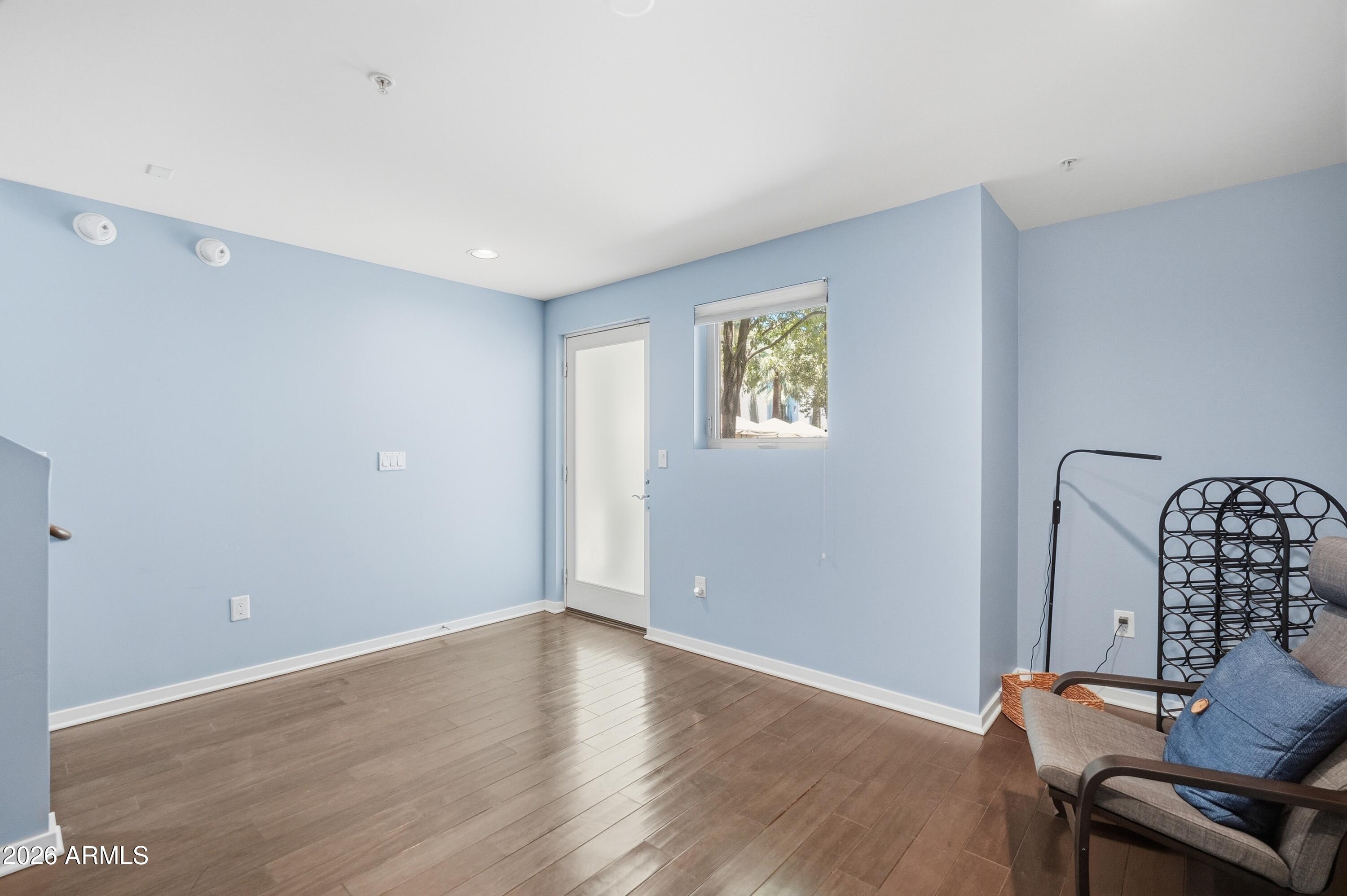 525 W LAKESIDE Drive 124