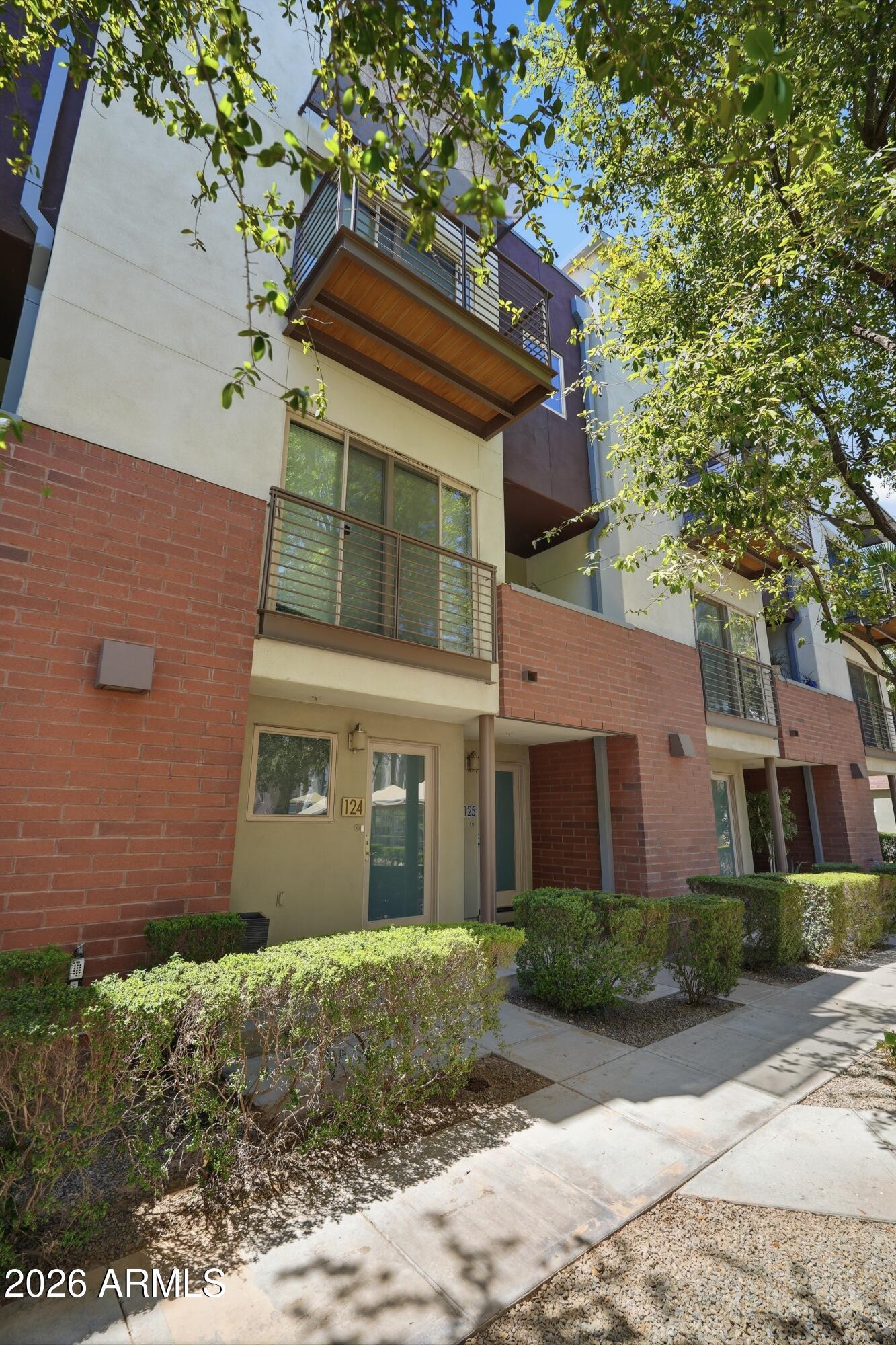 525 W LAKESIDE Drive 124